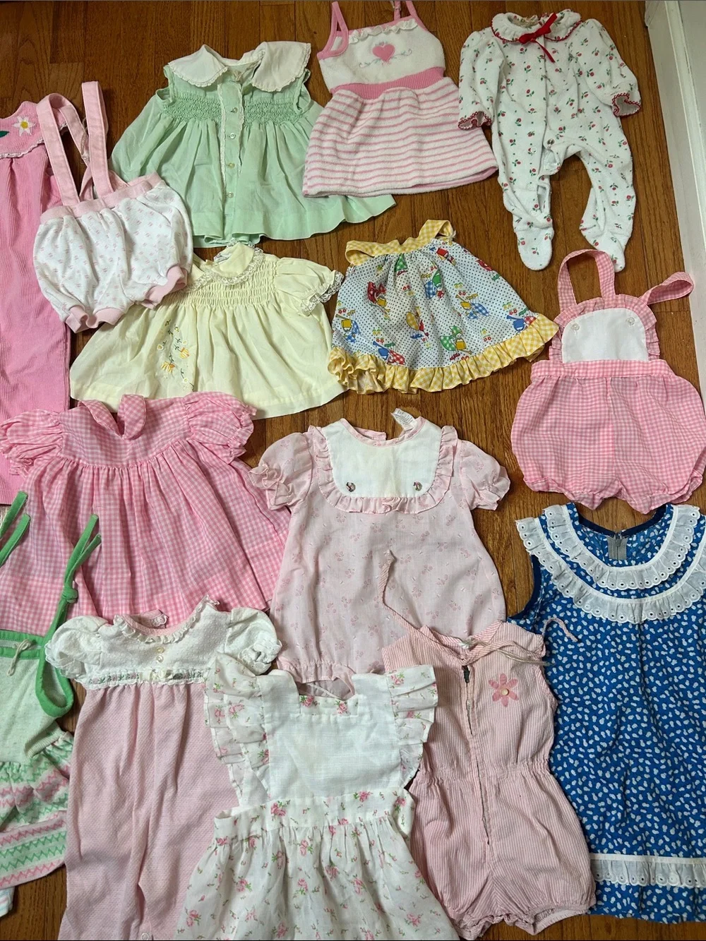 Bundle of Vintage Baby Girl Clothing - Picture 3 of 6